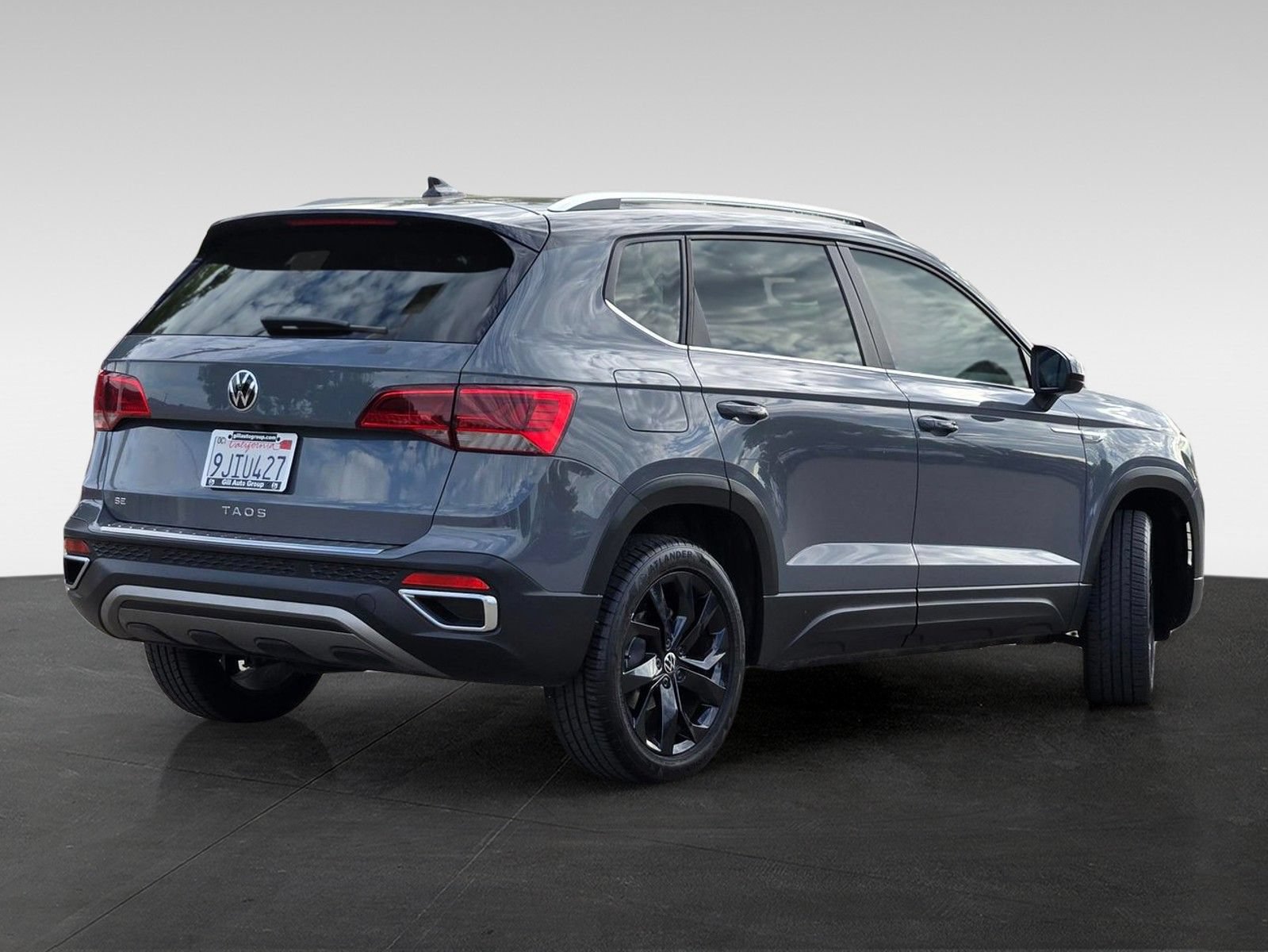 Used 2023 Volkswagen Taos SE FWD image 4