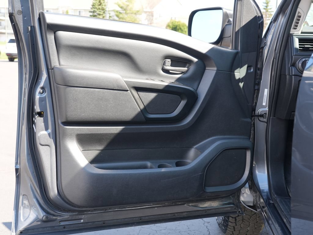 Used 2023 Nissan Titan S AWD/4WD image 14