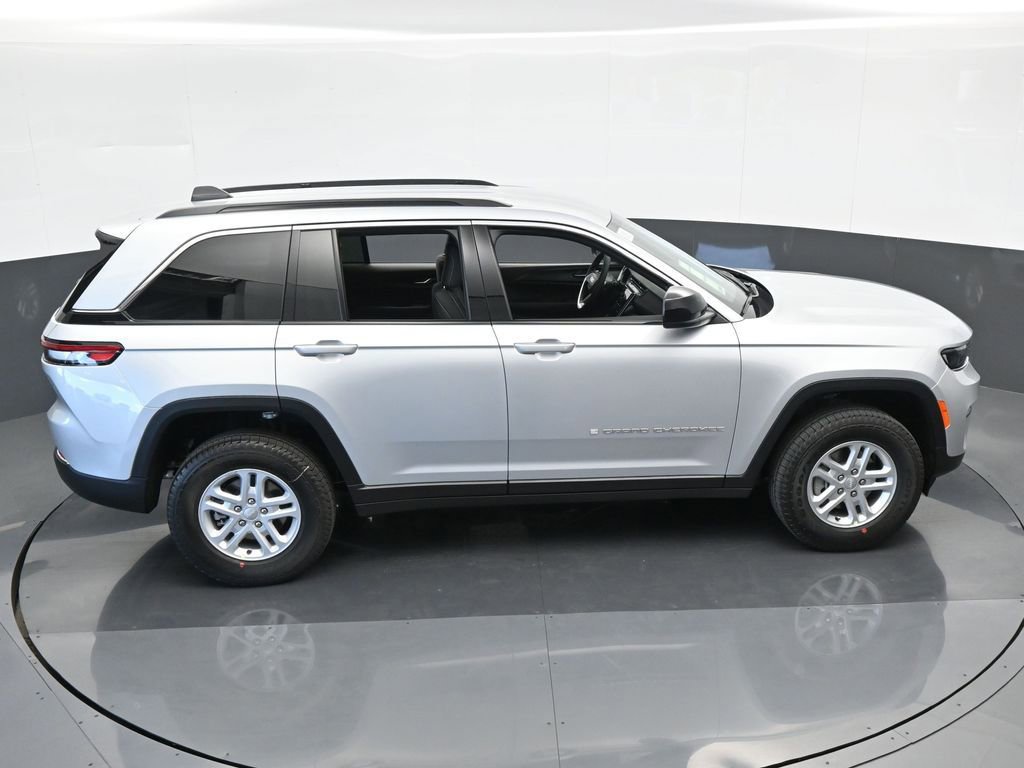 Used 2024 Jeep Grand Cherokee Laredo w/ Trailer Tow Package image 35