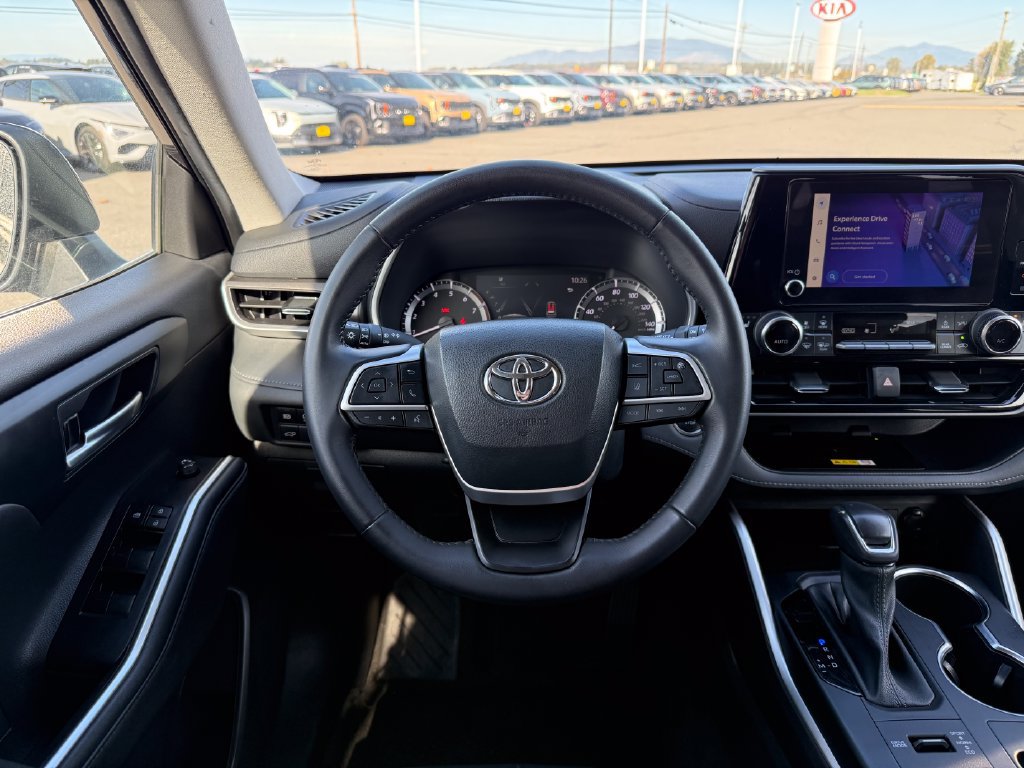 Used 2023 Toyota Highlander XLE AWD/4WD image 23