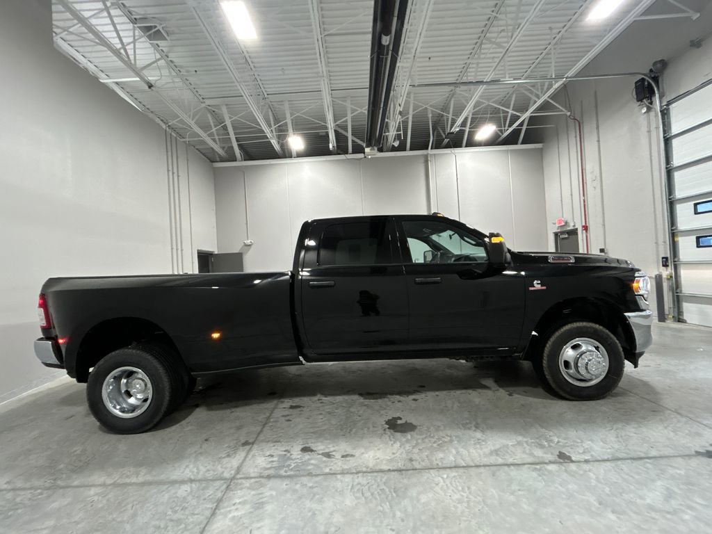 Used 2024 RAM 3500 Tradesman w/ Chrome Appearance Group image 5