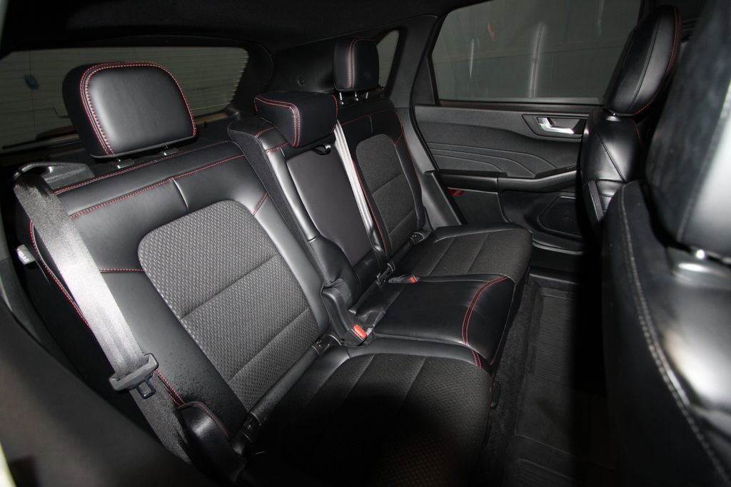 Used 2025 Ford Escape ST-Line w/ Equipment Group 301A image 24