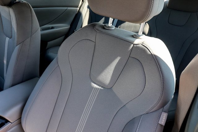 Used 2024 Hyundai Elantra SE image 31