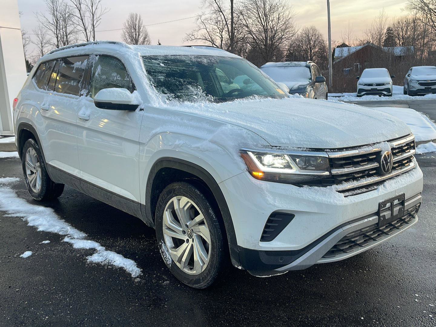 Used 2023 Volkswagen Atlas SE w/ Panoramic Sunroof Package image 3