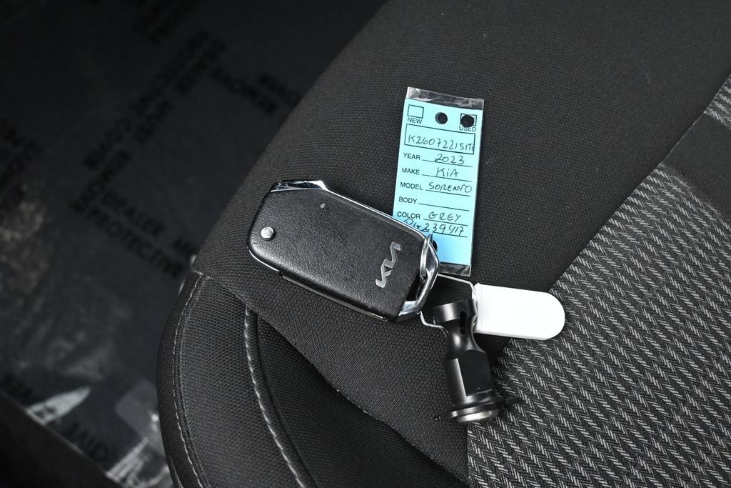 Used 2023 Kia Sorento LX FWD image 19