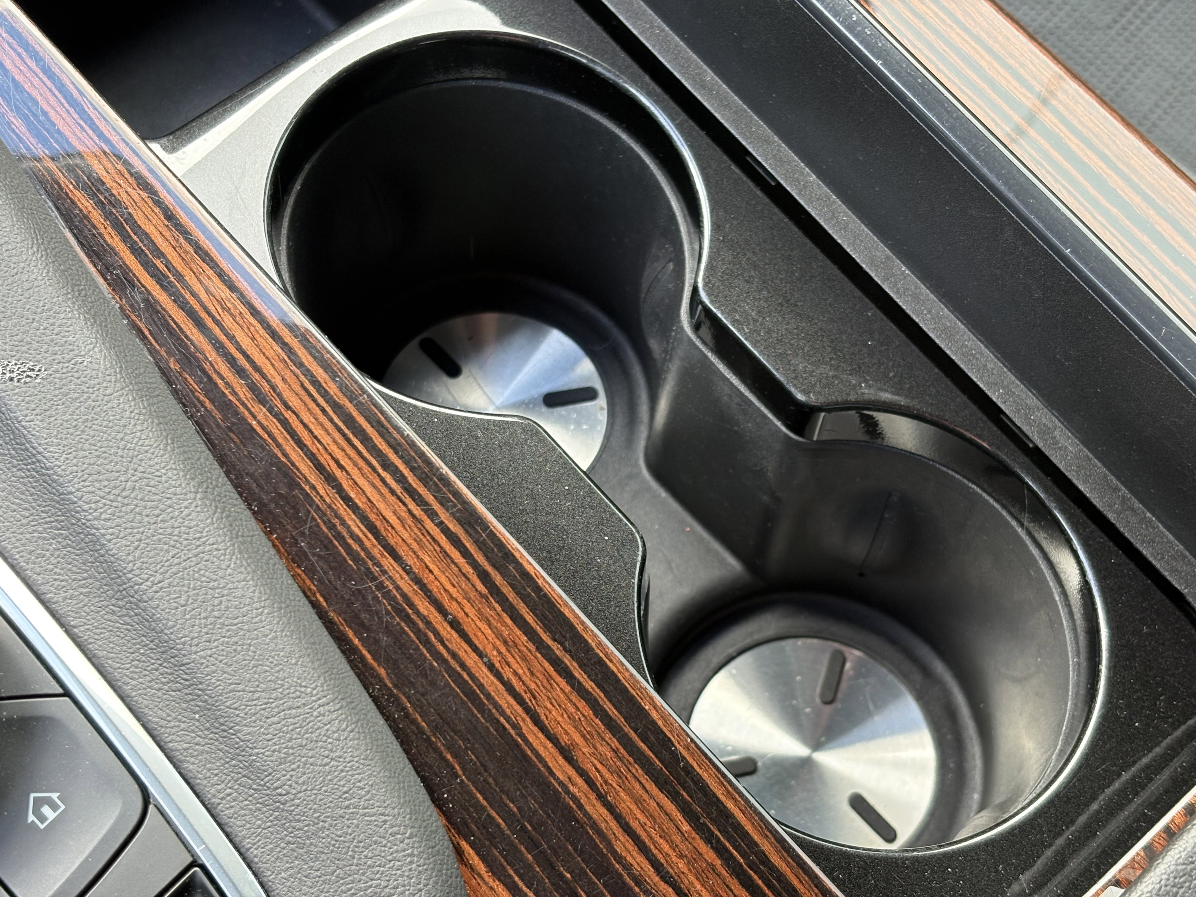 Certified 2022 Cadillac Escalade Premium Luxury image 30