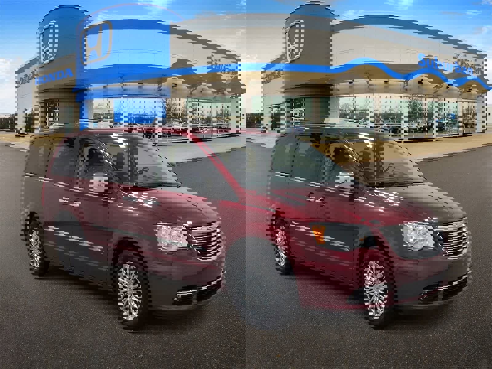 Used 2015 Chrysler Town & Country Touring-L w/ Driver Convenience Group image 2