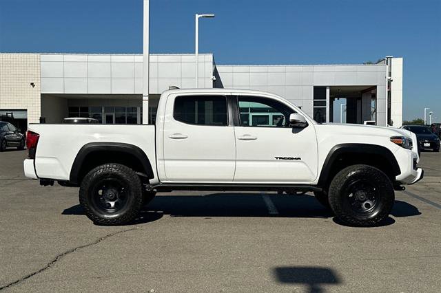 Certified 2023 Toyota Tacoma TRD Off-Road image 3