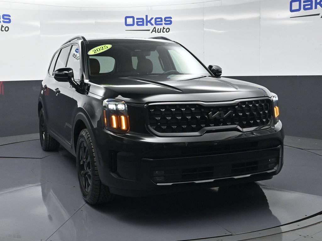 Certified 2025 Kia Telluride SX Prestige X-Pro AWD/4WD image 3