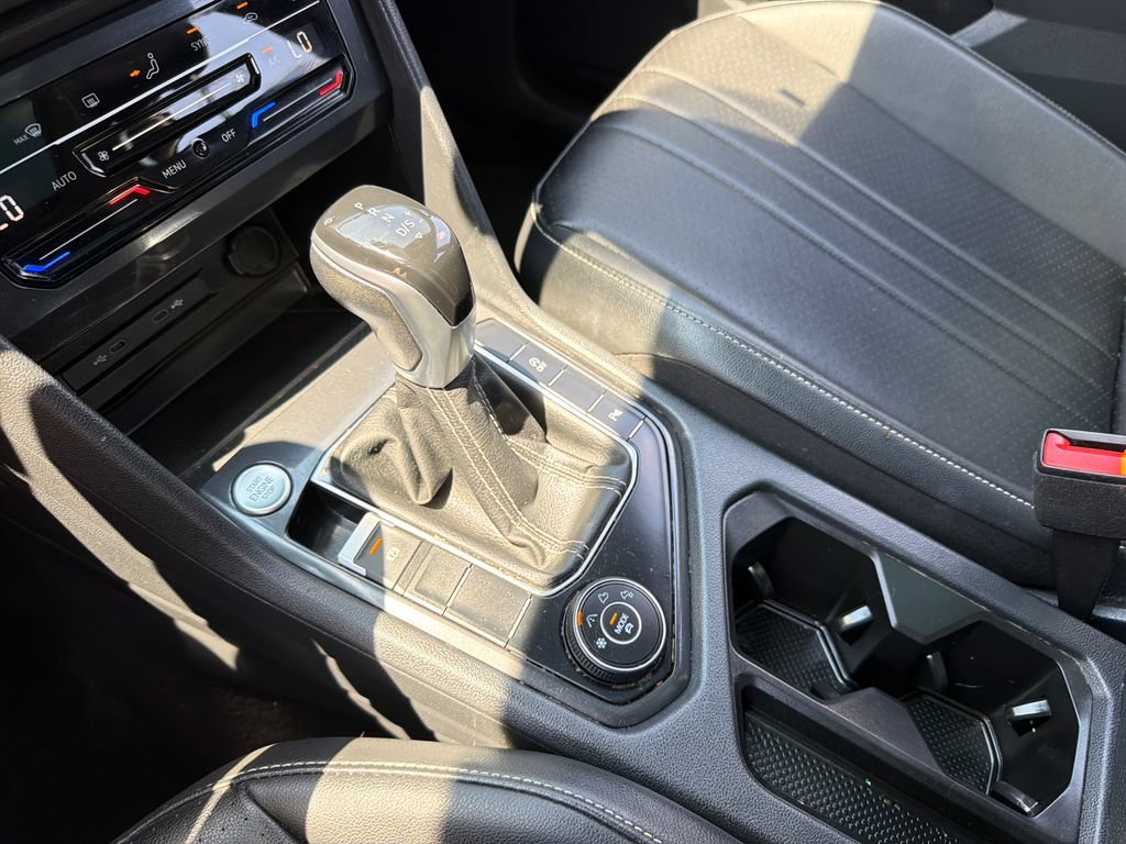 Certified 2023 Volkswagen Tiguan SE R-Line AWD/4WD image 18
