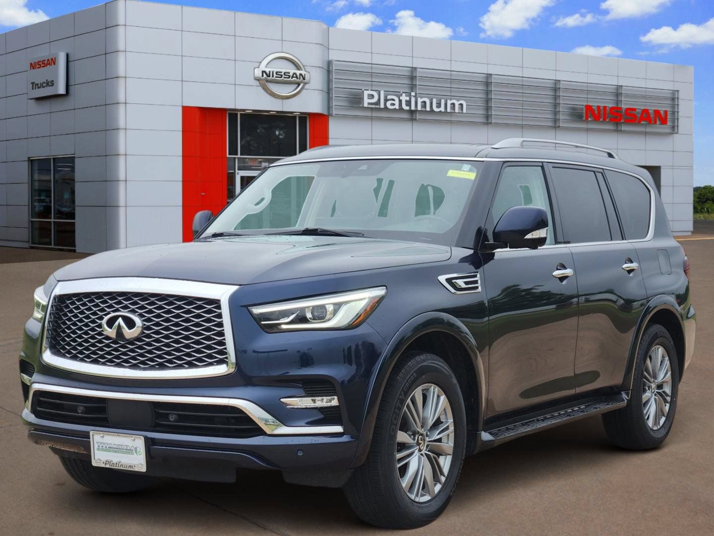 Used 2024 INFINITI QX80 Luxe RWD image 2