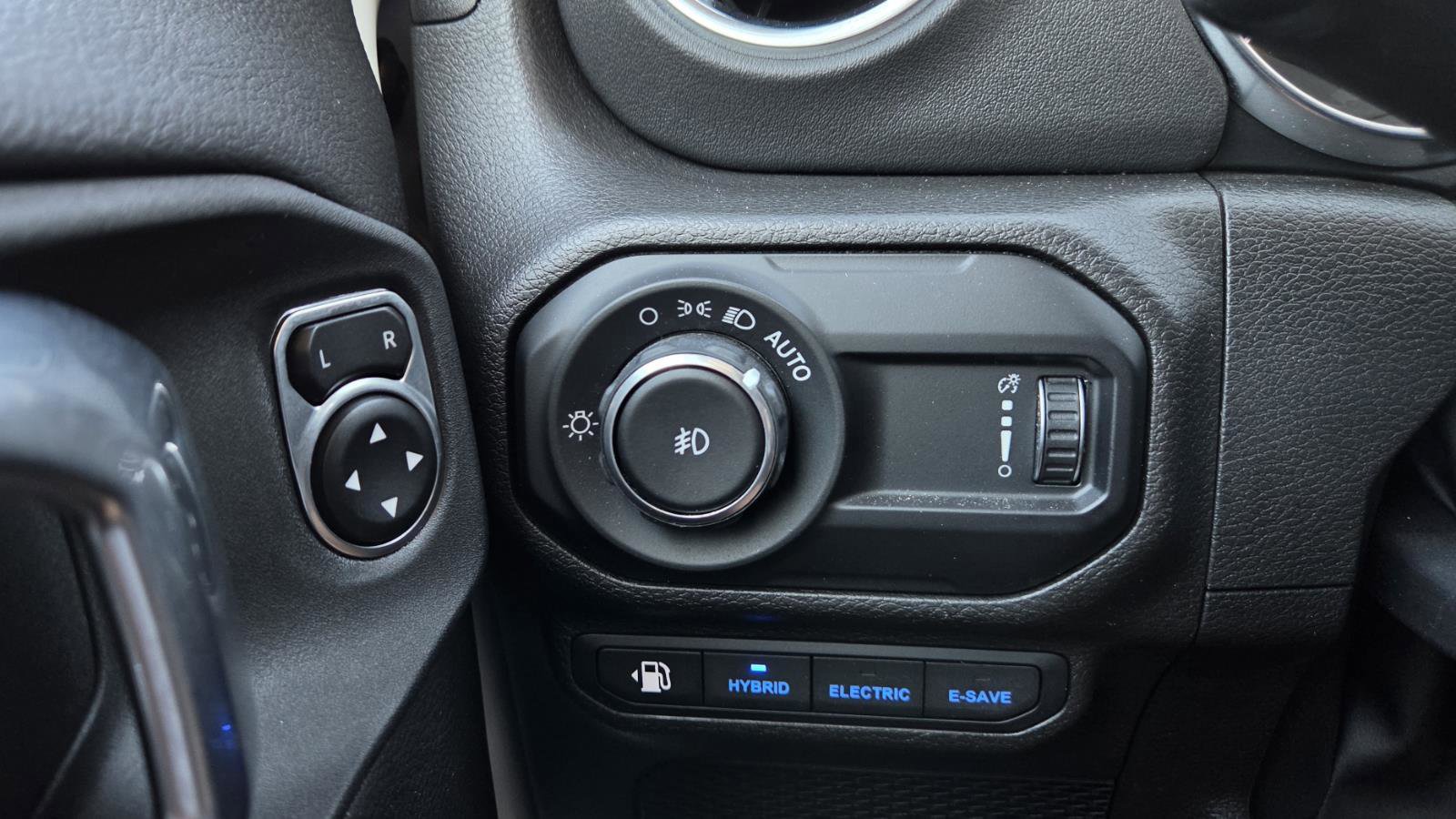 Used 2023 Jeep Wrangler Sahara w/ Cold Weather Group image 26