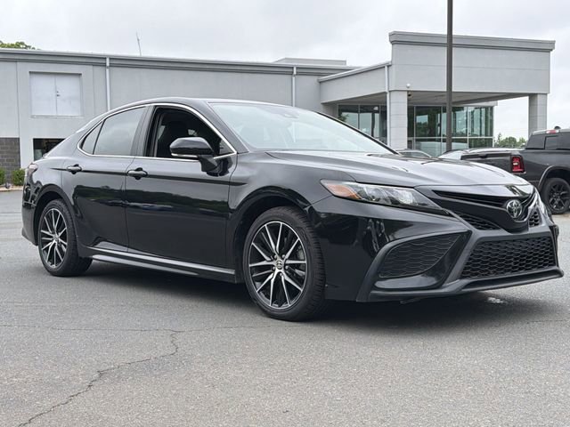 Used 2021 Toyota Camry SE w/ Convenience Package FWD image 15