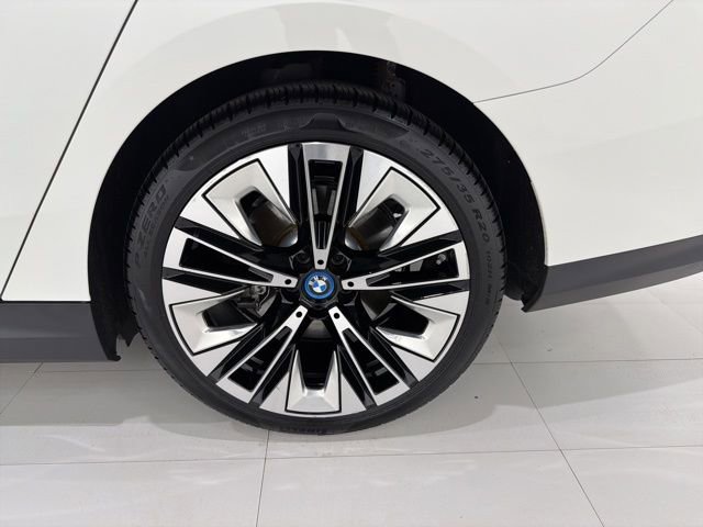 Used 2025 BMW i5 xDrive40 w/ Premium Package image 47