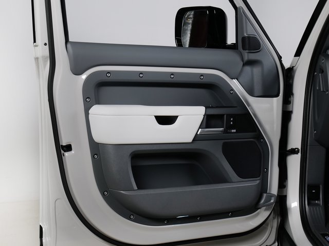 New 2026 Land Rover Defender 110 X-Dynamic SE AWD/4WD image 26