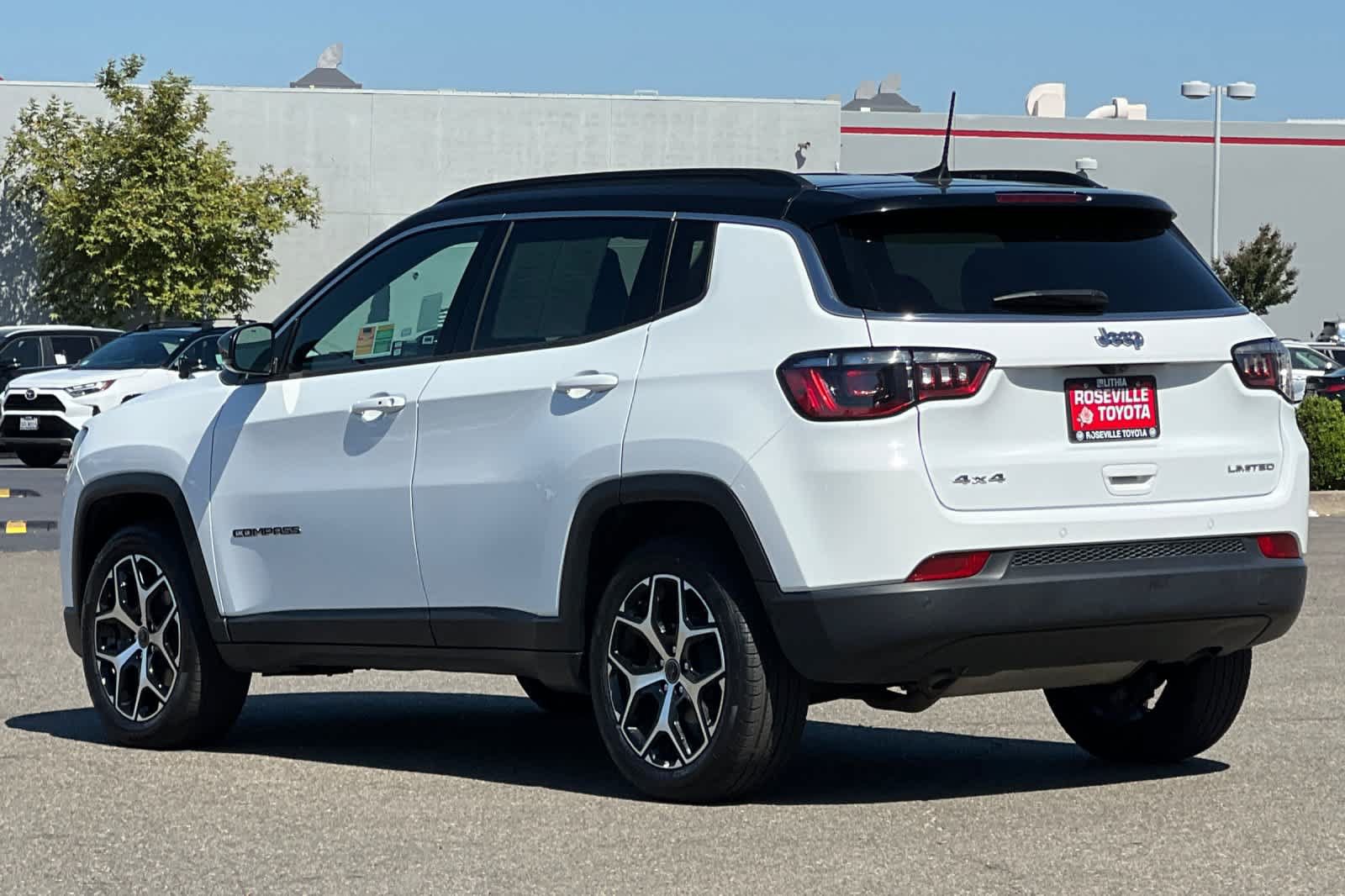 Used 2025 Jeep Compass Limited AWD/4WD image 7