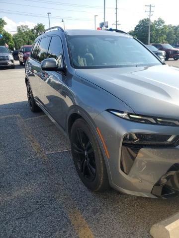 Used 2023 BMW X7 xDrive40i w/ M Sport Package AWD/4WD image 3