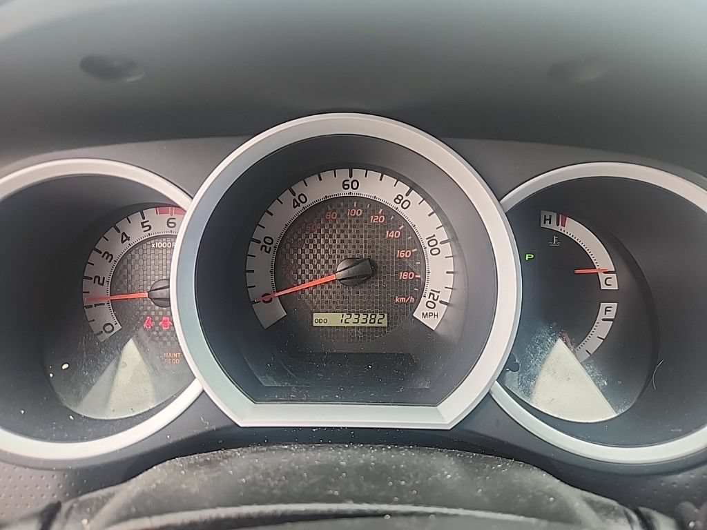 Used 2015 Toyota Tacoma PreRunner w/ SR5 Package RWD image 21