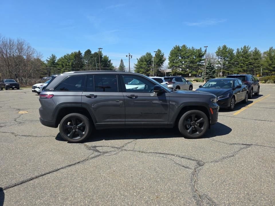 Used 2023 Jeep Grand Cherokee Altitude image 8
