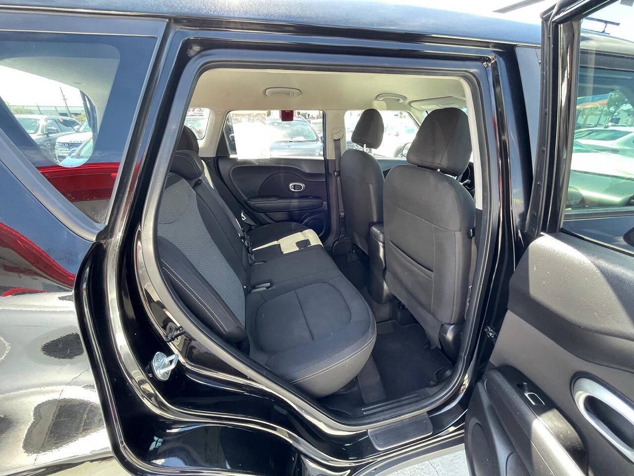 Used 2018 Kia Soul + FWD image 13