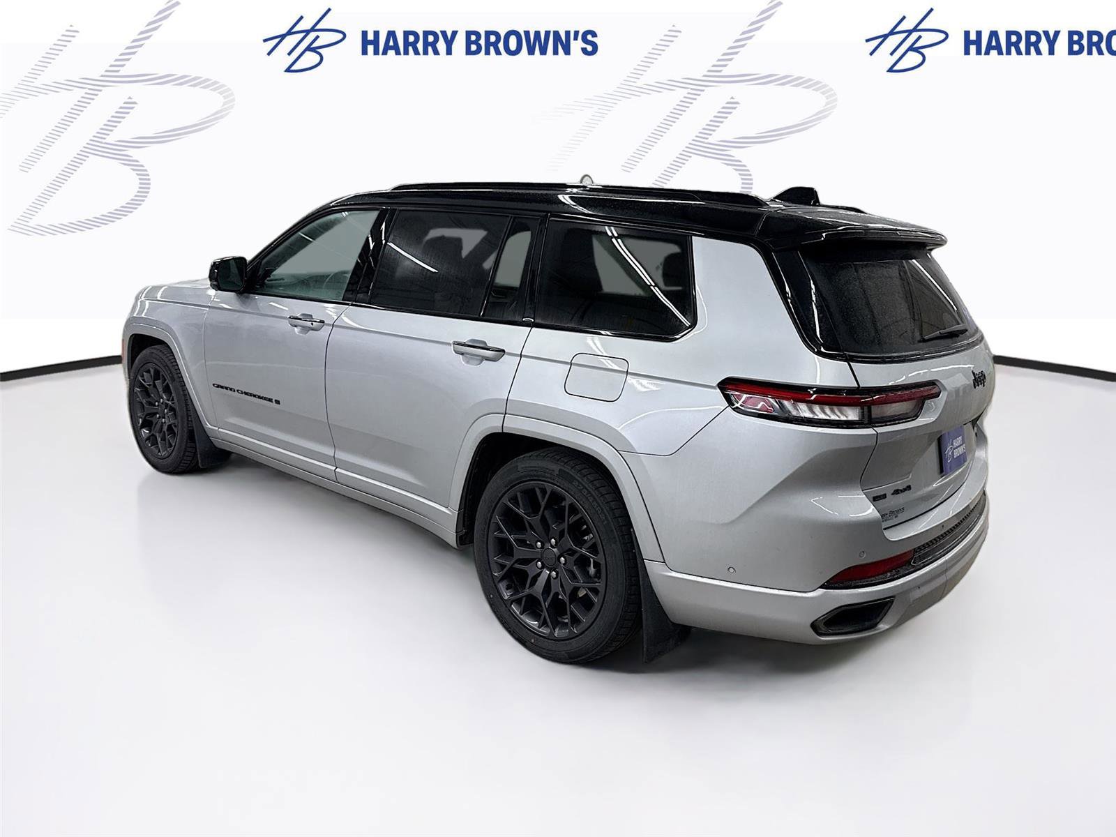 Used 2023 Jeep Grand Cherokee L Summit image 2