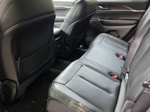 Used 2025 Jeep Grand Cherokee Limited RWD image 6