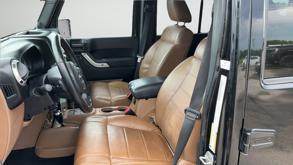 Used 2012 Jeep Wrangler Unlimited Sahara w/ Connectivity Group AWD/4WD image 16