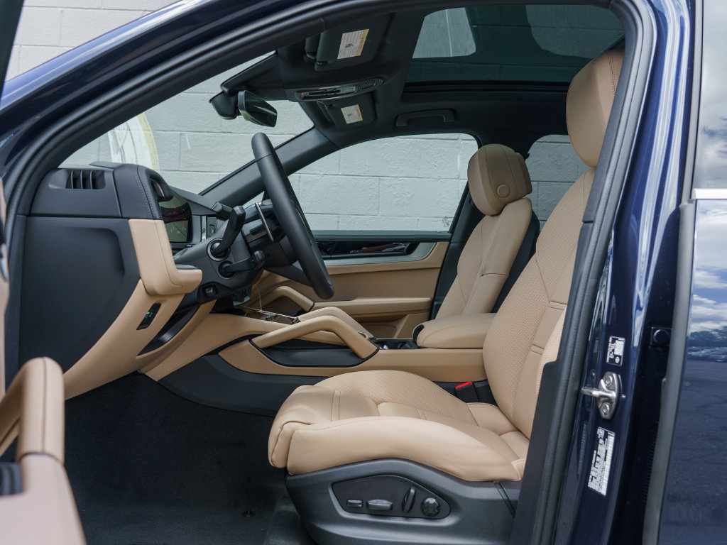 New 2026 Porsche Cayenne E-Hybrid AWD/4WD image 17