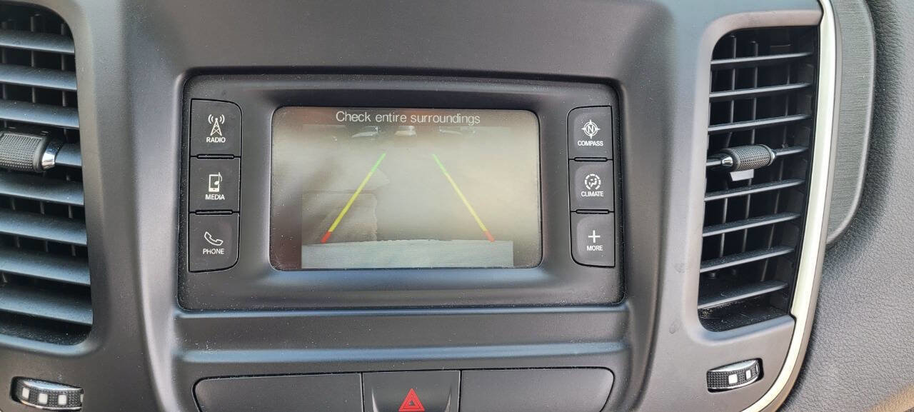 Used 2015 Chrysler 200 Limited w/ Convenience Group image 15