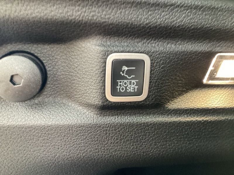 New 2025 Jeep Grand Cherokee L Altitude image 17