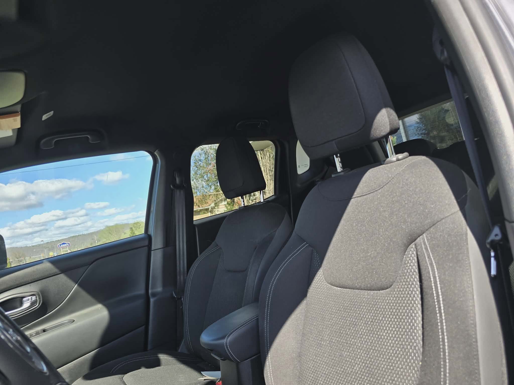 Used 2022 Jeep Renegade Altitude w/ Convenience Group AWD/4WD image 10