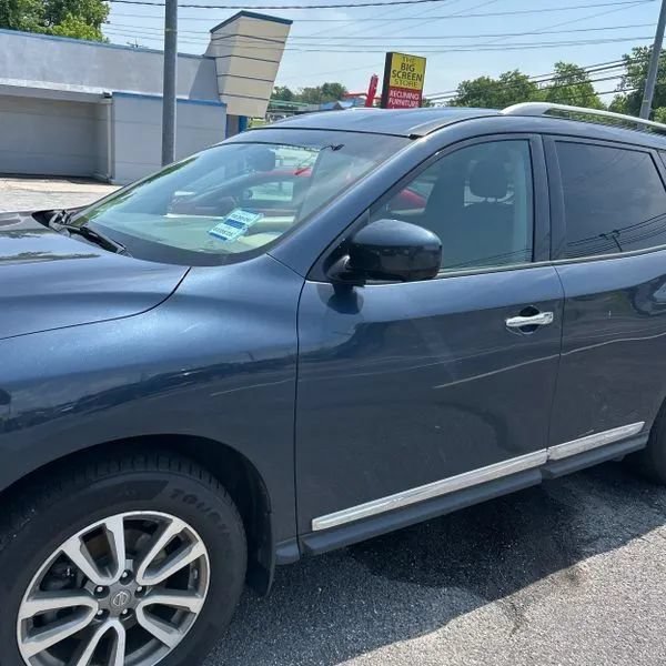 Used 2015 Nissan Pathfinder SL w/ SL Tech Package AWD/4WD image 2