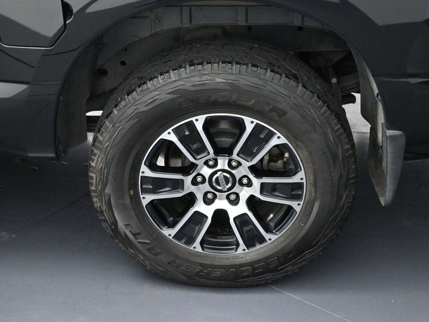 Used 2020 Nissan Titan SV w/ SV Convenience Package image 33