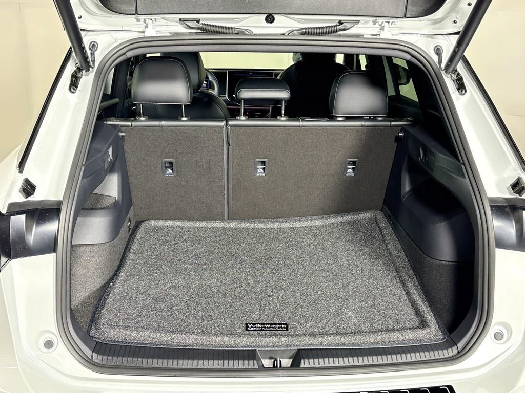 New 2025 Volkswagen Tiguan SE R-Line image 20