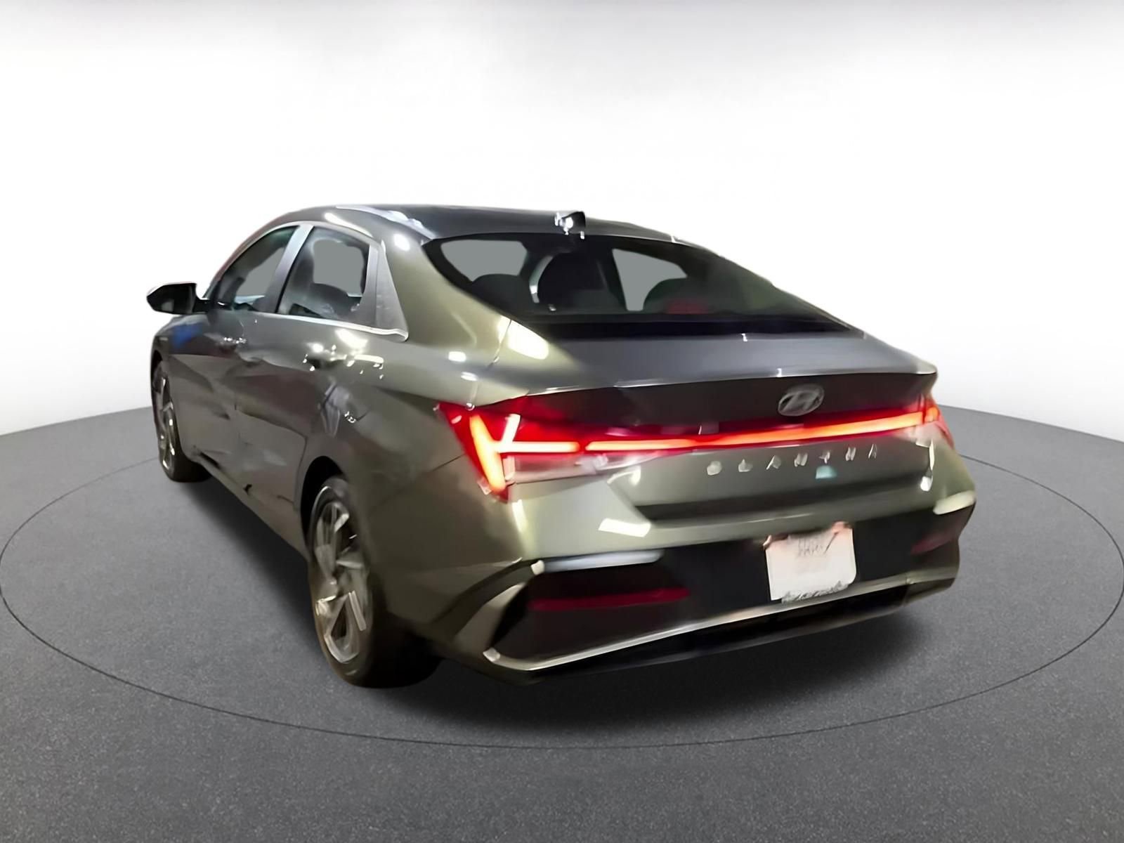 Used 2025 Hyundai Elantra SEL image 11