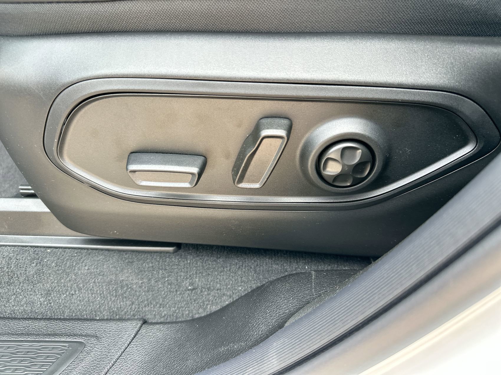 New 2026 Jeep Grand Cherokee Altitude AWD/4WD image 12