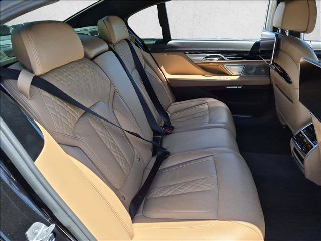 Used 2017 BMW ALPINA B7 xDrive AWD/4WD image 10