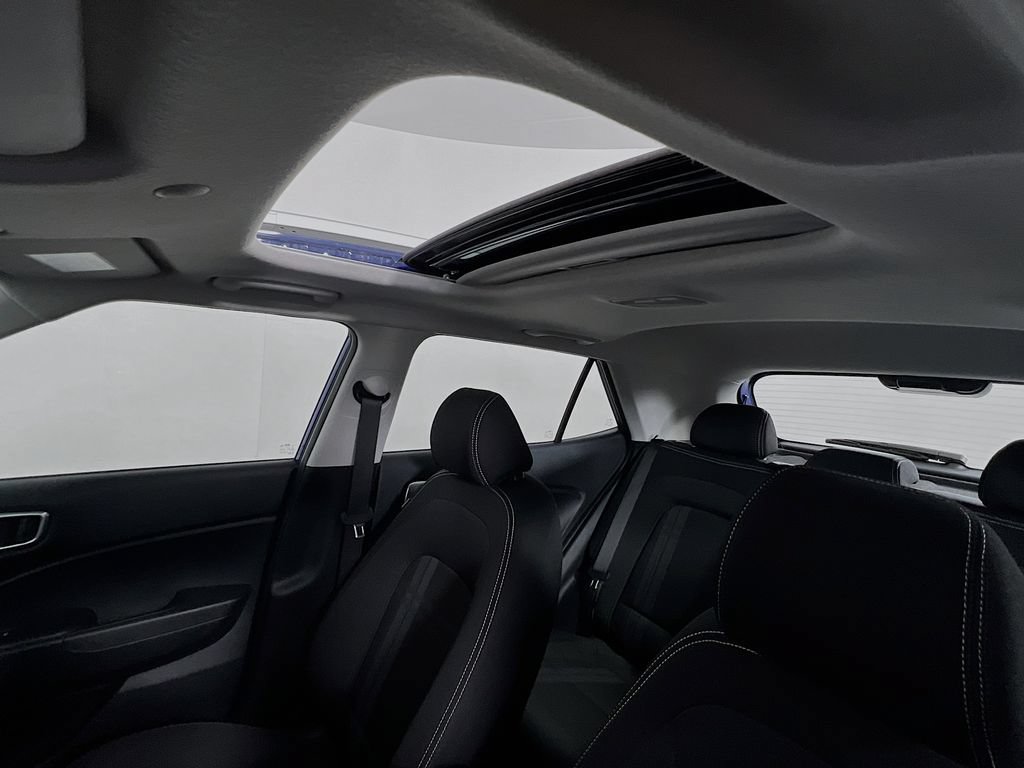 Certified 2025 Hyundai Venue SEL FWD image 19
