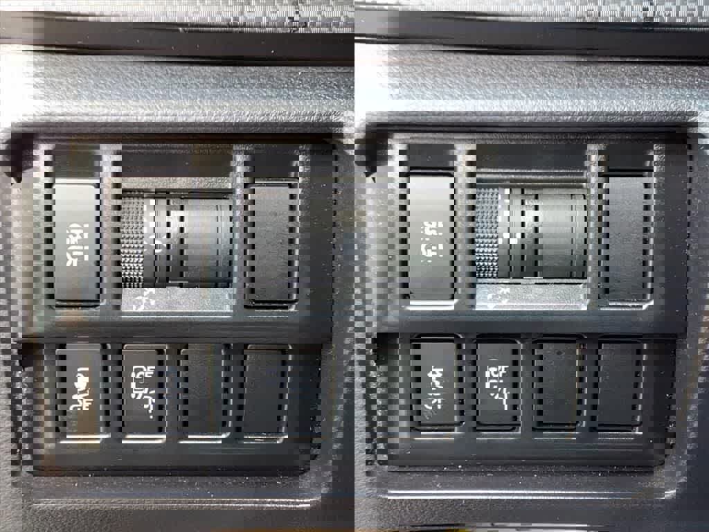 Used 2018 Subaru Impreza 2.0i Premium w/ Eyesight & BSD & Rcta image 16