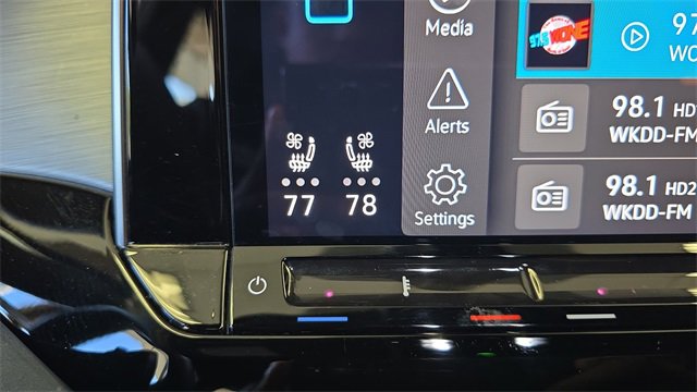 Used 2024 Volkswagen Atlas Cross Sport SE image 23