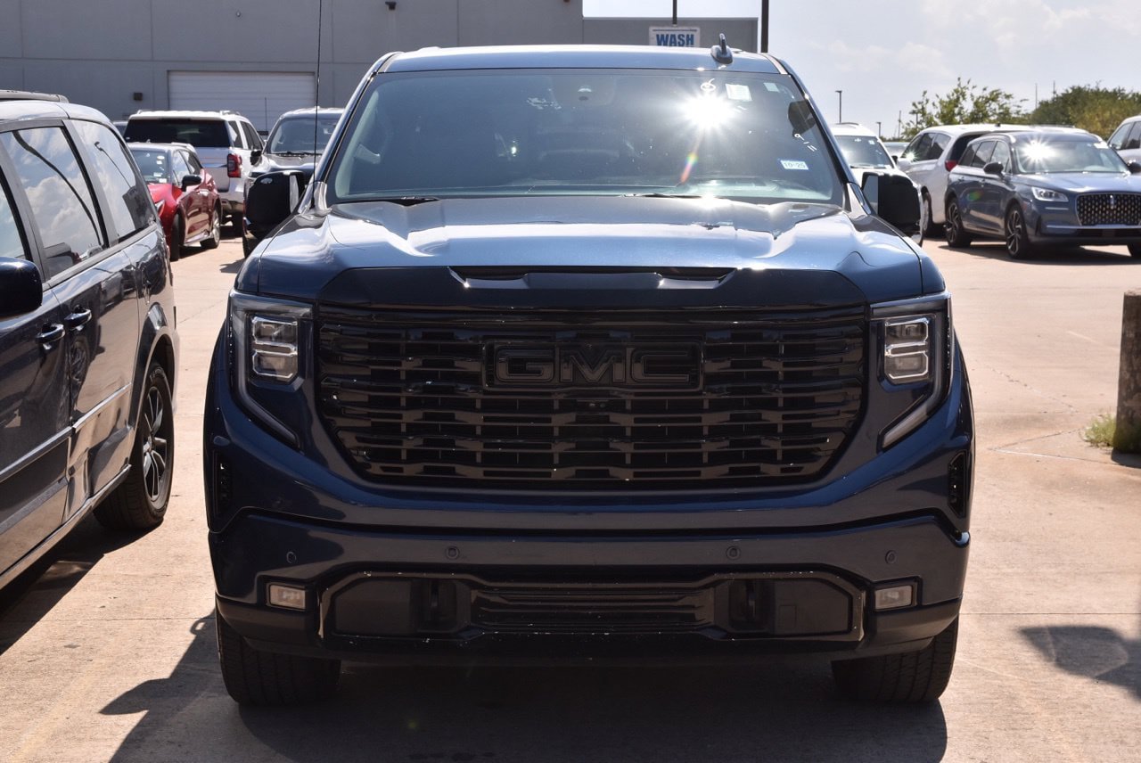 Used 2023 GMC Sierra 1500 Denali w/ Technology Package AWD/4WD image 3