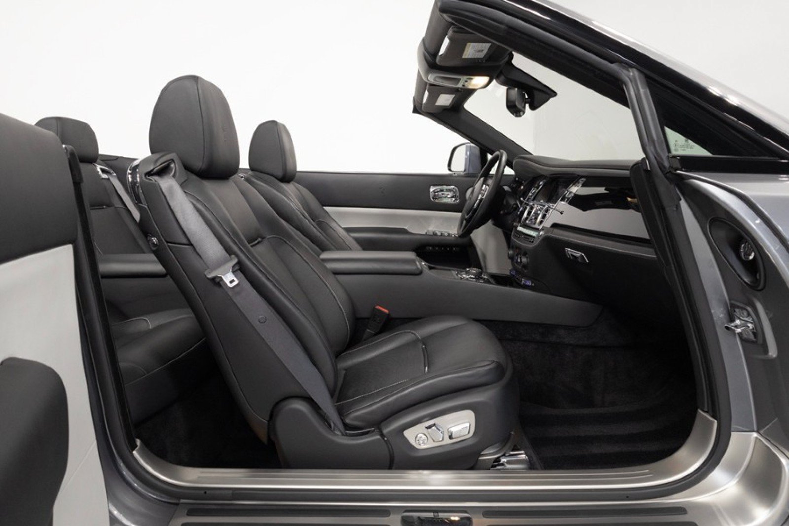 Used 2019 Rolls-Royce Dawn RWD image 51