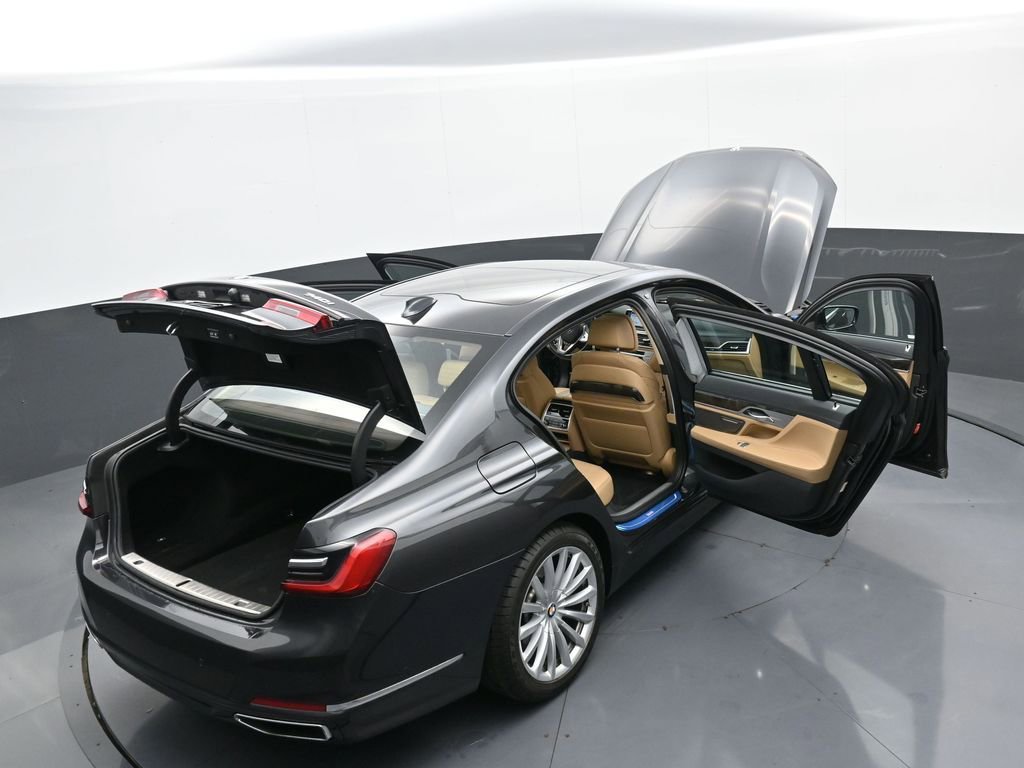 Used 2022 BMW 740i xDrive w/ Premium Package image 43