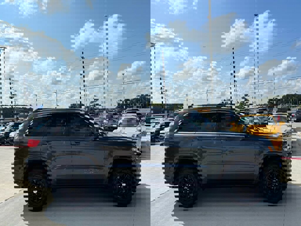 Used 2018 Jeep Grand Cherokee Laredo image 7