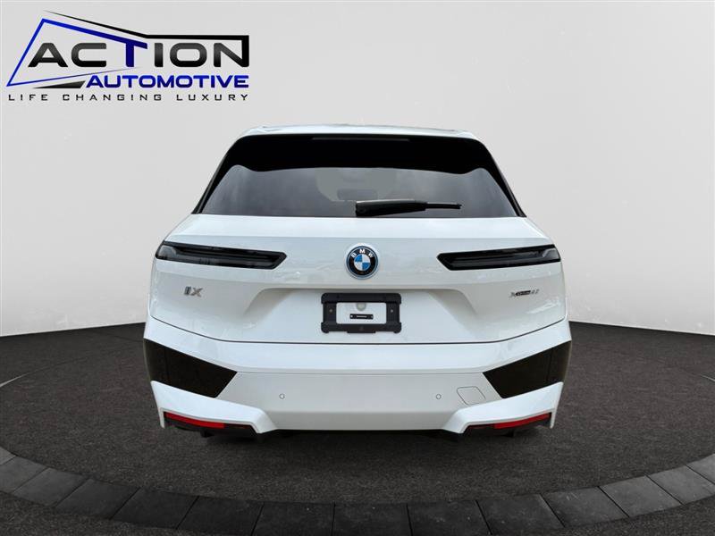 Used 2024 BMW iX xDrive50 w/ Premium Package AWD/4WD image 7