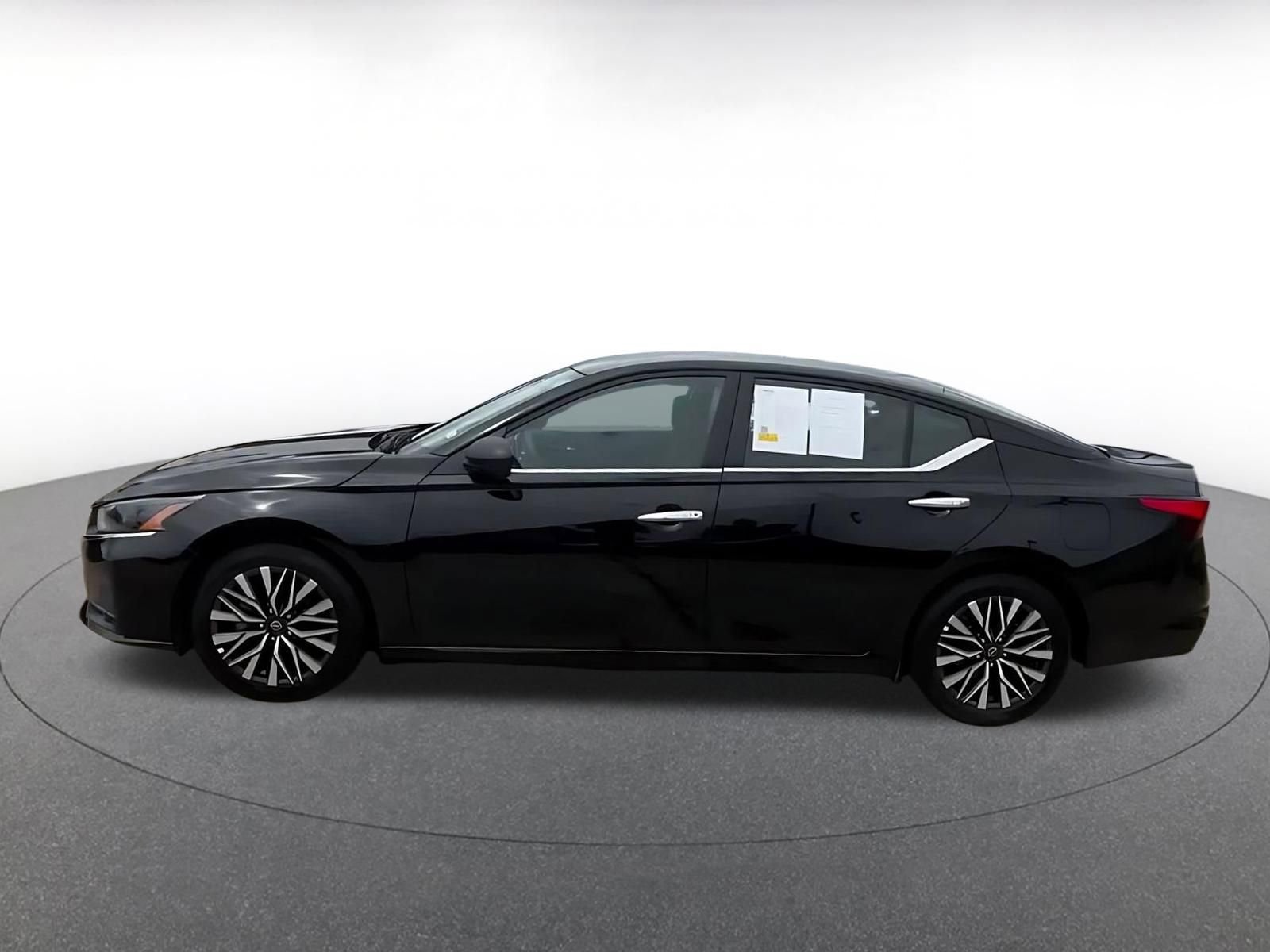 Used 2025 Nissan Altima 2.5 SV FWD image 9