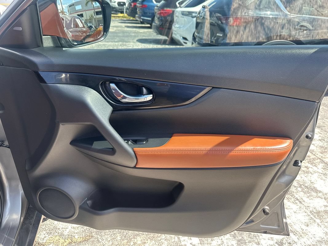 Used 2017 Nissan Rogue SL w/ SL Premium Package FWD image 33