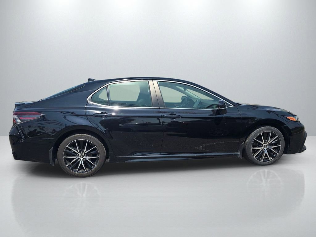 Used 2022 Toyota Camry SE FWD image 4