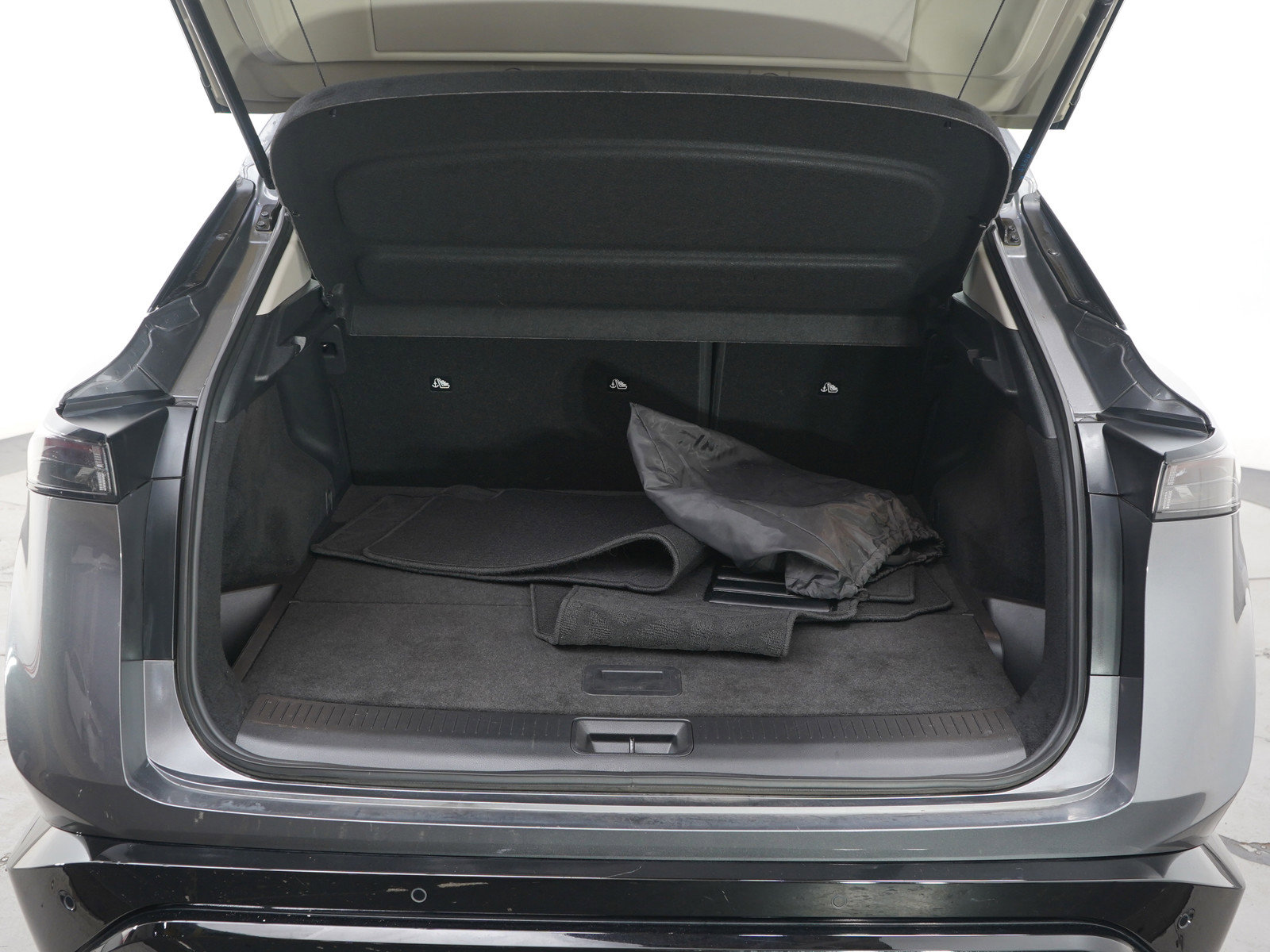 Used 2023 Nissan Ariya AWD image 9