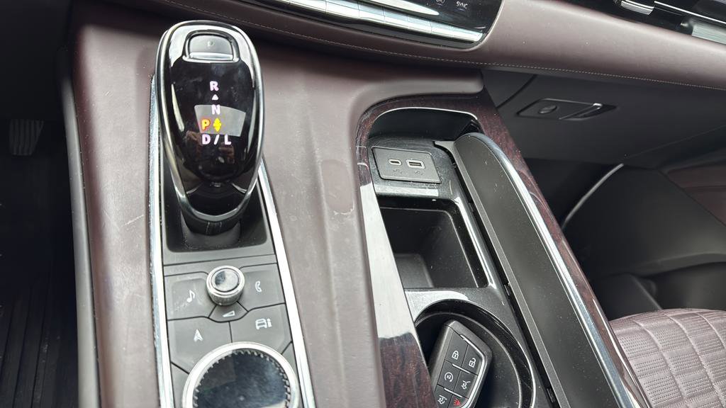 Certified 2022 Cadillac Escalade ESV Premium Luxury Platinum image 27